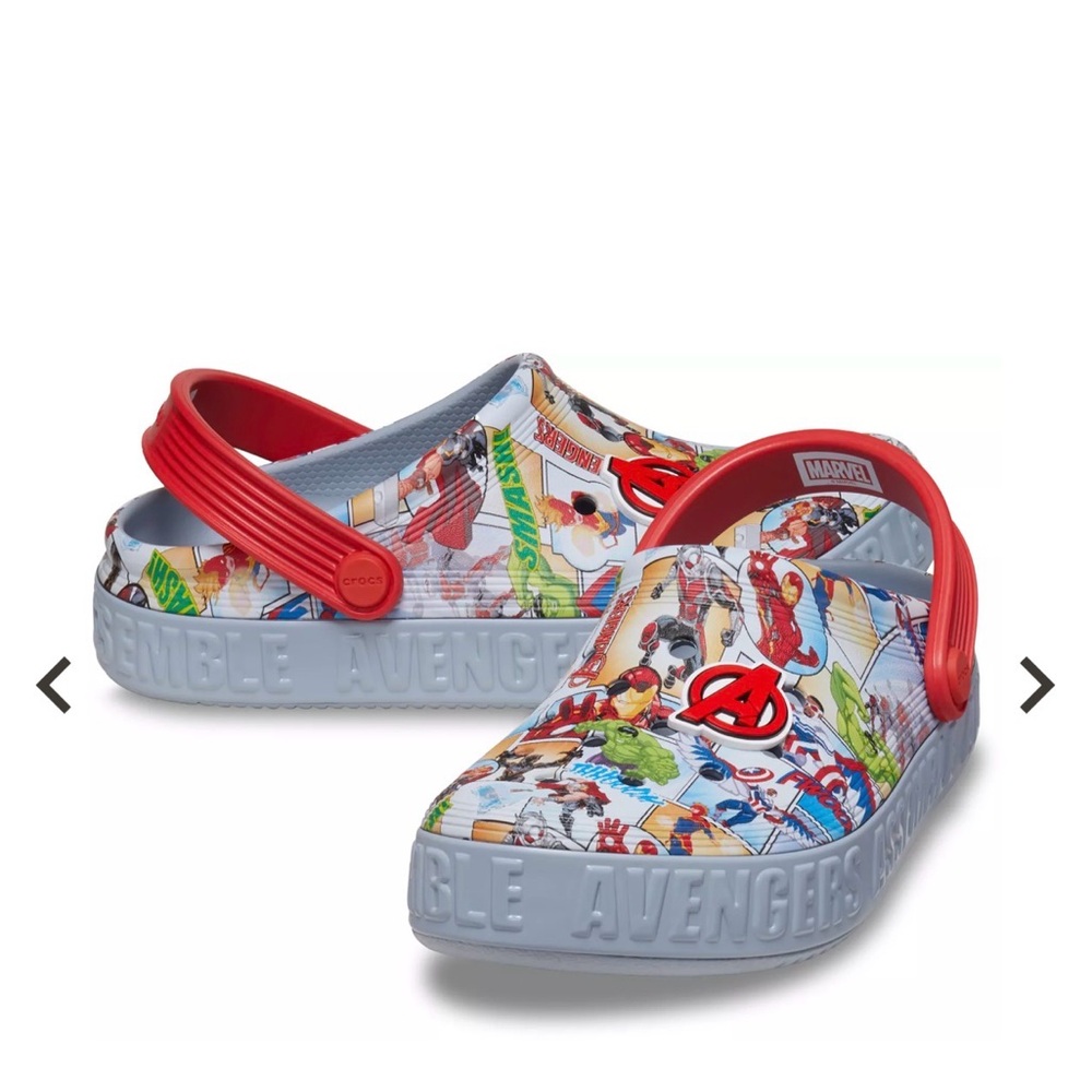 Crocs Kids' Marvel Avengers Off Court Clogs          Junior 3               NWT